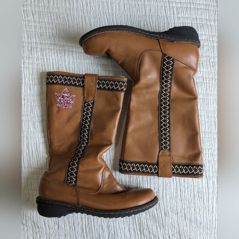 Roots Brown Winter Boots with Black Accents